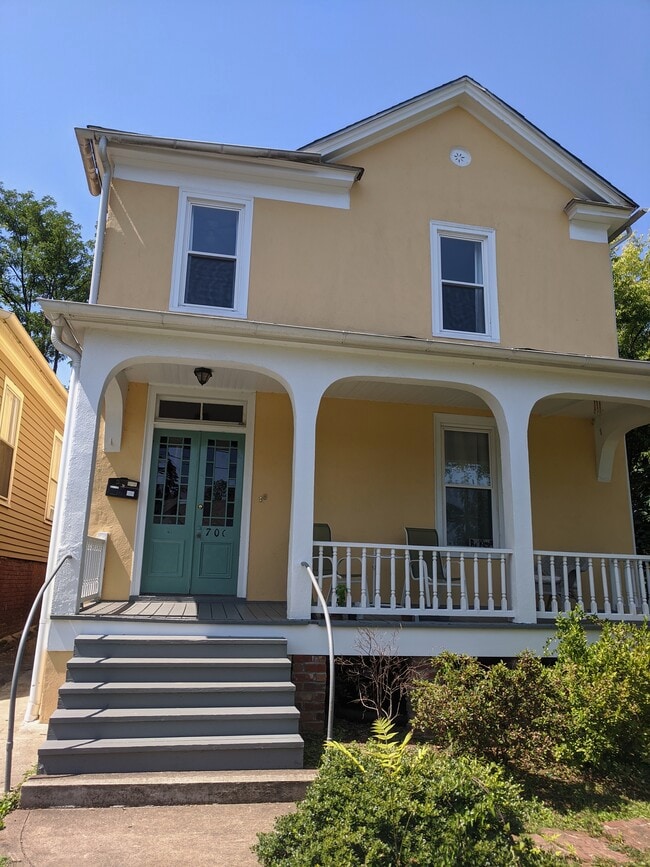 Lovely, updated apt in Belmont house - 700 Hinton Ave