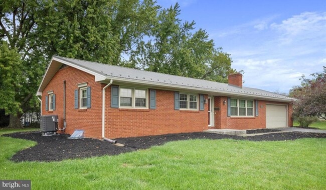 Building Photo - 560 Meadowview Cir