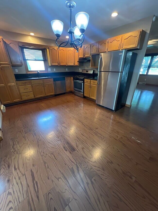 Building Photo - Single Family Home