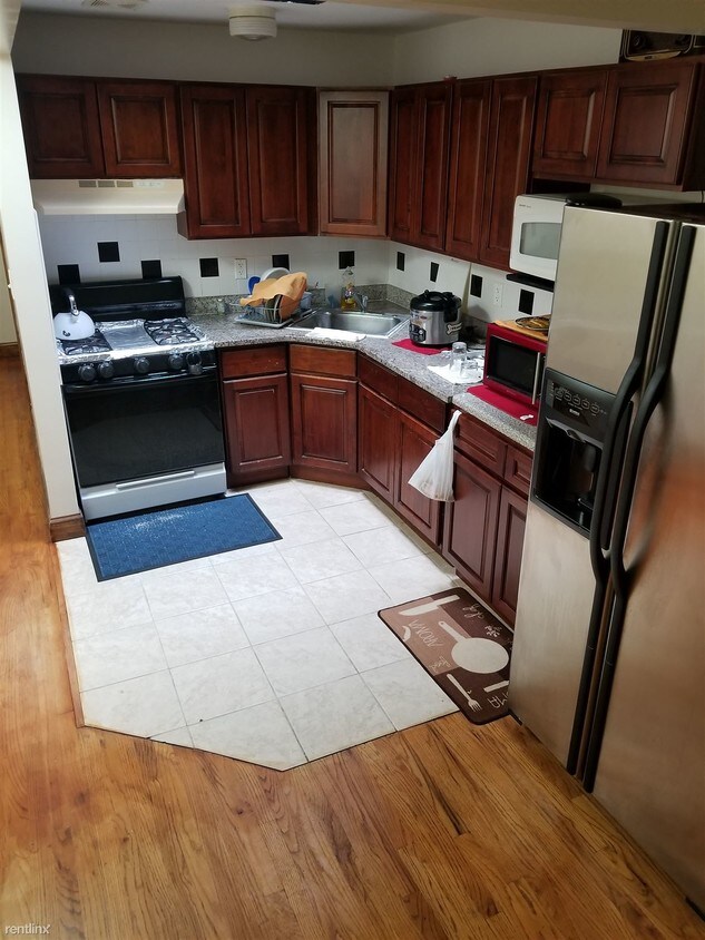 Foto del edificio - 744 Schenck Ave