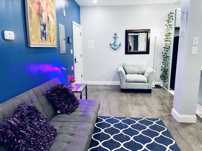 Living room - 1306 South St