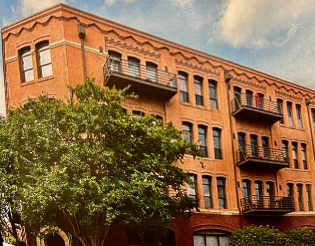 100 years old Warehouse - 230 W Tazewell St