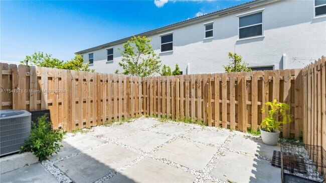 Building Photo - KEYS GATE RESIDENTIAL