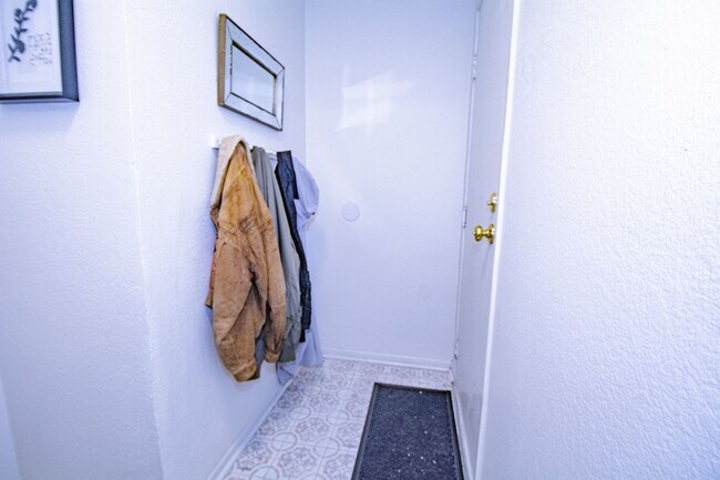 Foto del edificio - 8408 Spring Desert Pl
