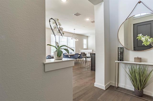 Building Photo - 568 Ballustrade Dr