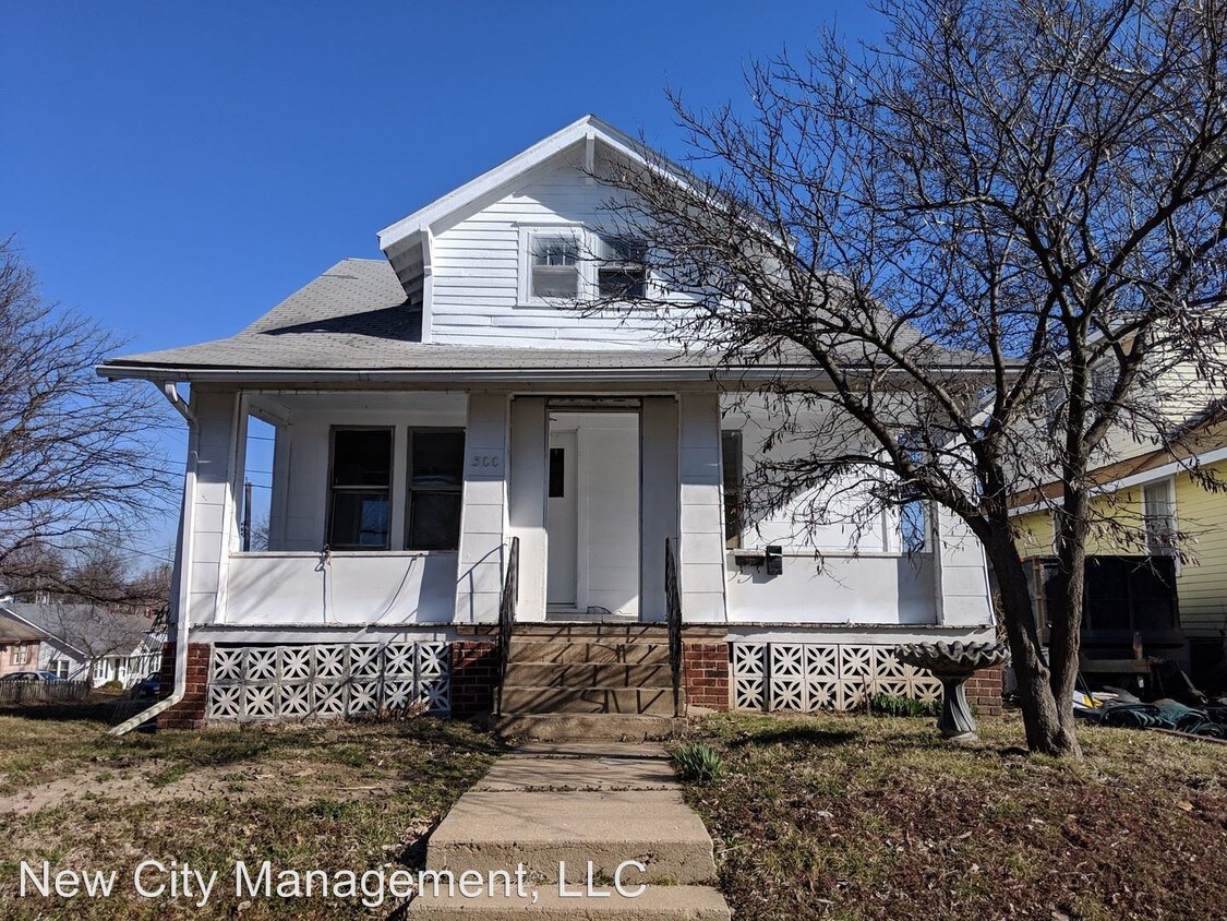 Primary Photo - 2 br, 3 bath House - 300 E South Ave