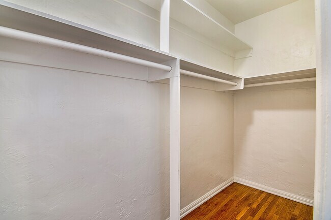 Foto del edificio - 1461 S Bedford St