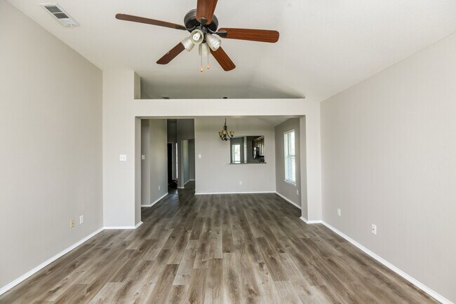 Building Photo - 1012 James Donald Ln