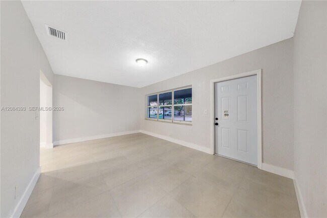 Foto del edificio - 11702 NW 1st Ave