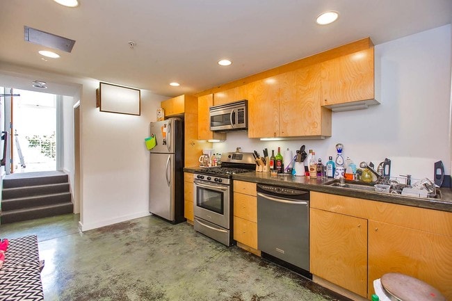 Building Photo - Large Loft in SOMA