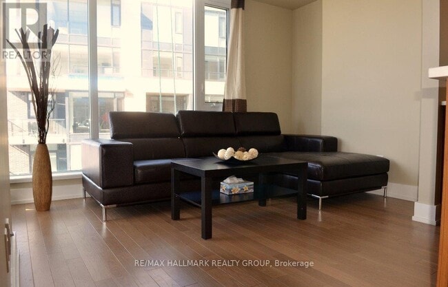 Photo du bâtiment - 360 Patricia Ave