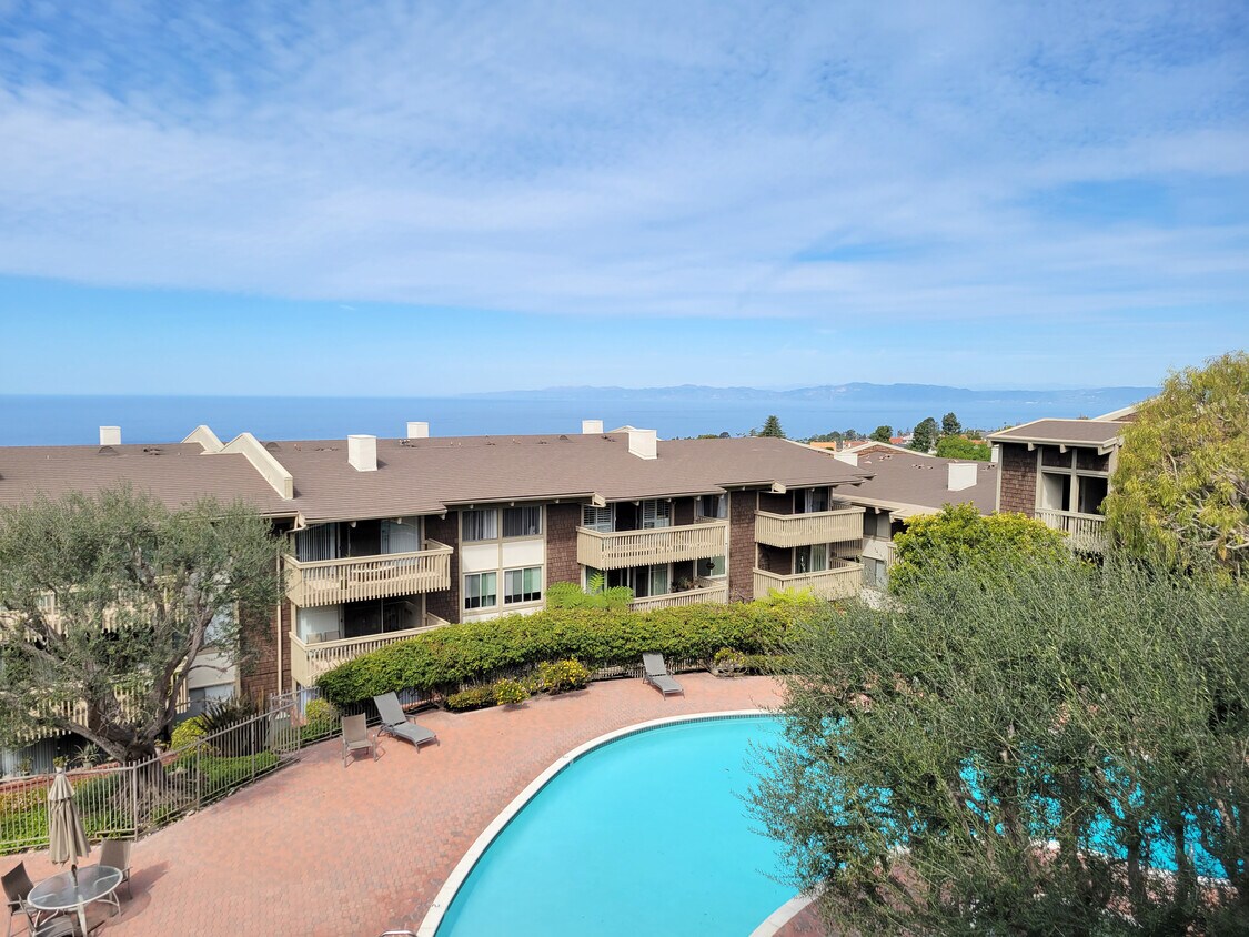 Primary Photo - 6542 Ocean Crest Dr