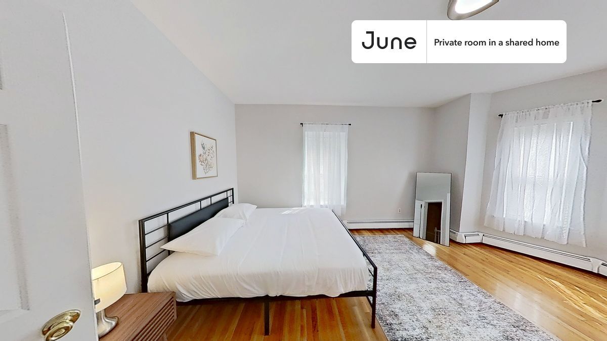 Primary Photo - Private bedroom in 3 bed/1 bath Home