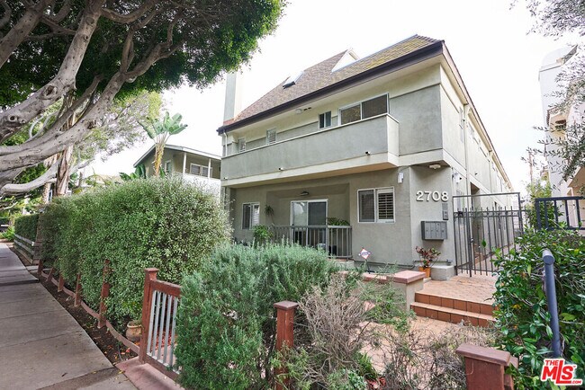 Foto del edificio - 2708 Arizona Ave