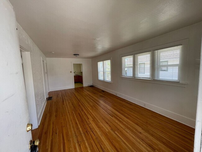 Building Photo - 2032 9th Ave