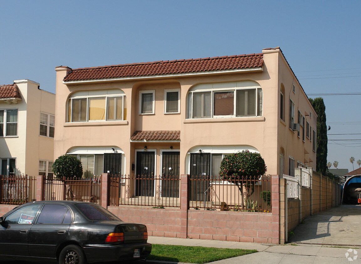 Primary Photo - 831 N Heliotrope Dr