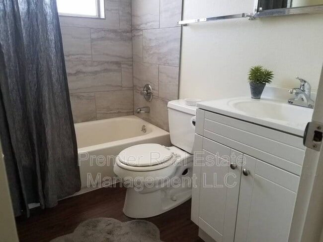 Building Photo - 4476 E Bails Pl