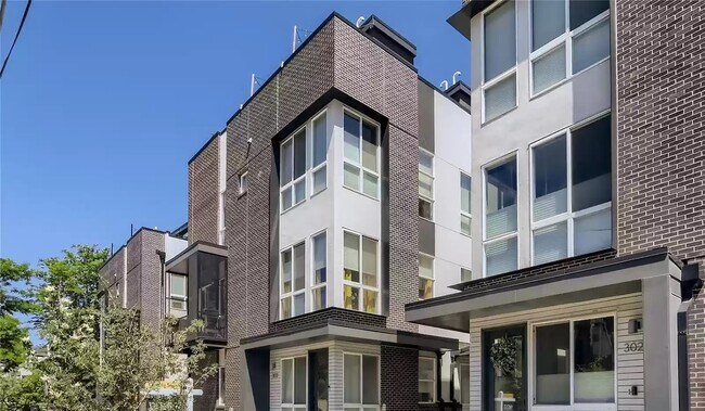 Building Photo - 3041 W 19th Ave