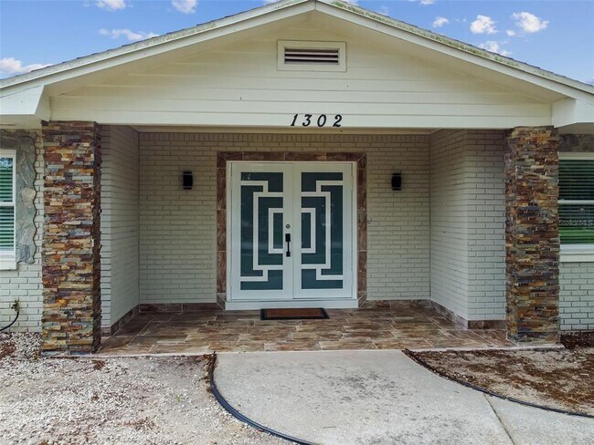 Foto del edificio - 1302 Brandonwood Dr