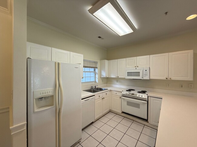 Building Photo - 9113 Meadow Vista Rd