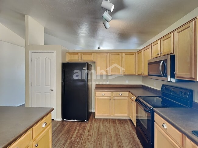 Building Photo - 3537 E Murrieta Rd