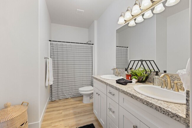Foto del edificio - $500 off March rent. When you SIGN and MOVE IN, in March!!!!New St. Anthony Townhome with Unfinis...