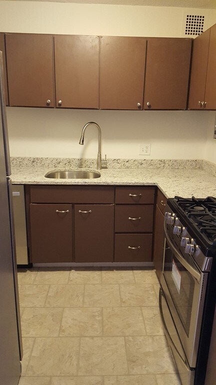 Foto del edificio - 99 Pond Ave