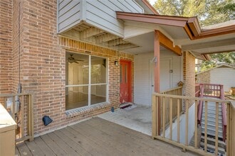 Building Photo - 1703 Waterloo Tr