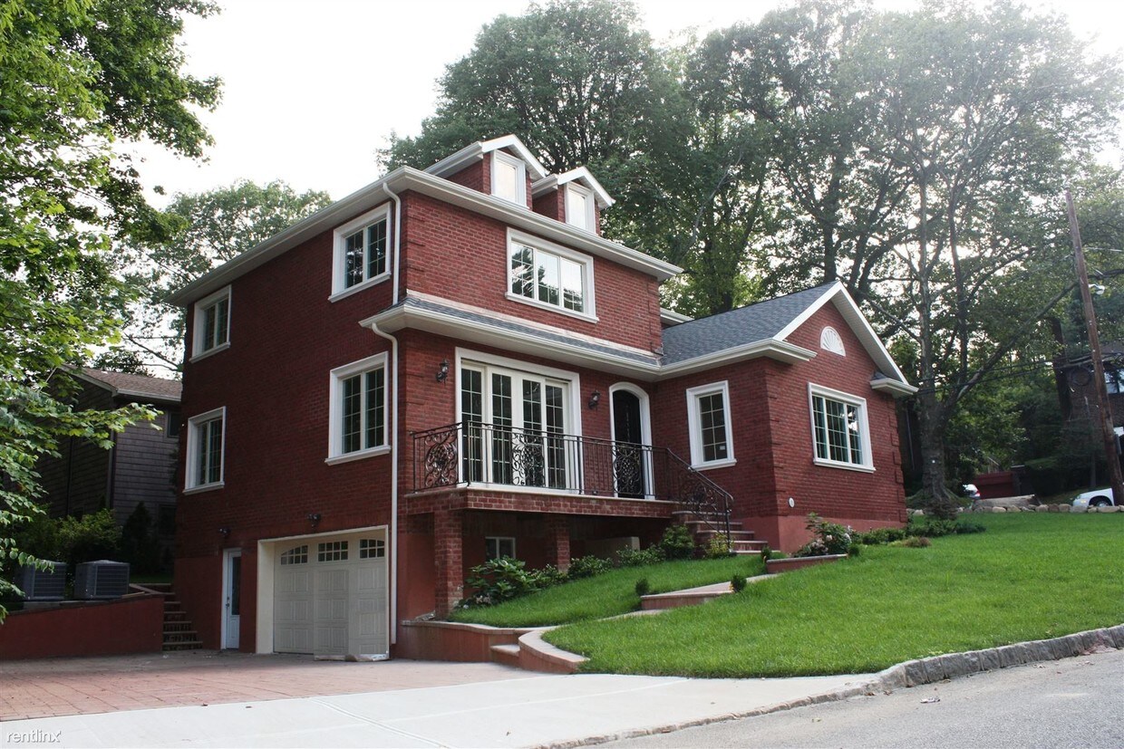 Primary Photo - 2 Avalon Rd