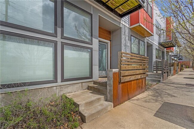 Building Photo - 382 W 5th St