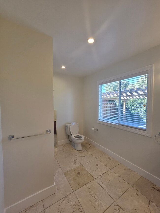 Foto del edificio - West Side Petaluma Gem- Beautiful 3 bedroom 2 bathroom