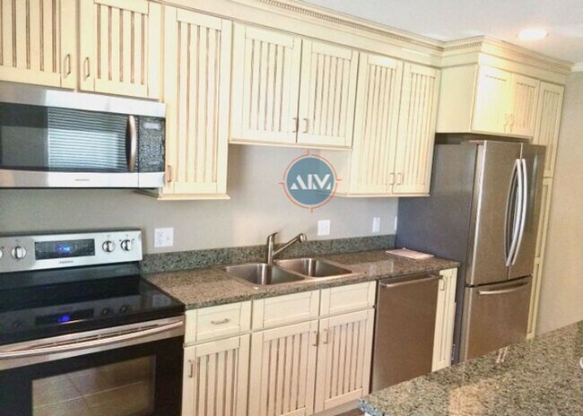 Foto del edificio - Top-Floor South End Villa Near Coligny Beach- Available Now!