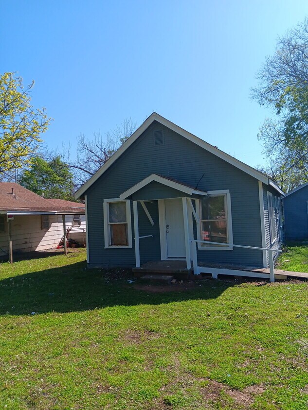 Foto principal - 115 N Pear St