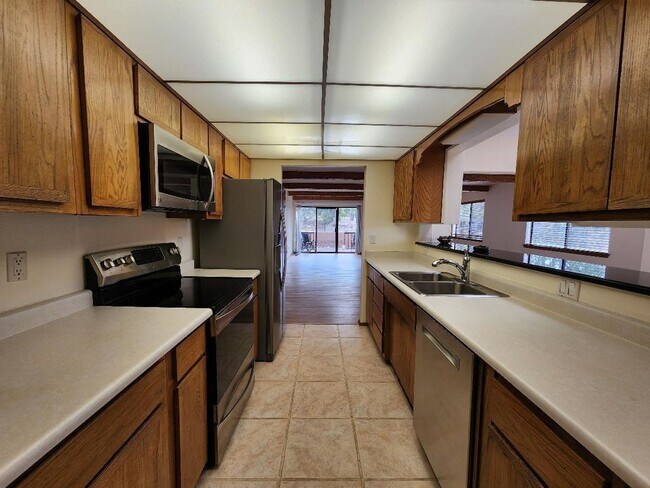 Foto del edificio - 246 Loma Entrada