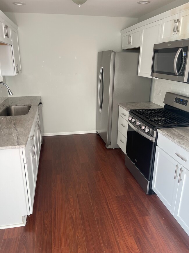 Building Photo - 633 Mallard Ct