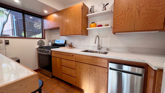 Foto del edificio - 1120 Sterling Ave