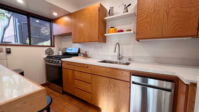 Foto del edificio - 1120 Sterling Ave
