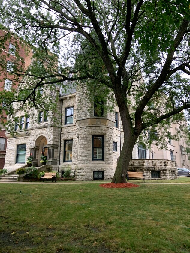 Primary Photo - 4545 S Drexel Blvd