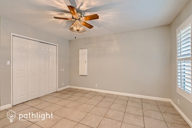 Foto del edificio - 10237 Golden Yarrow Lane, Rancho Cucamonga...