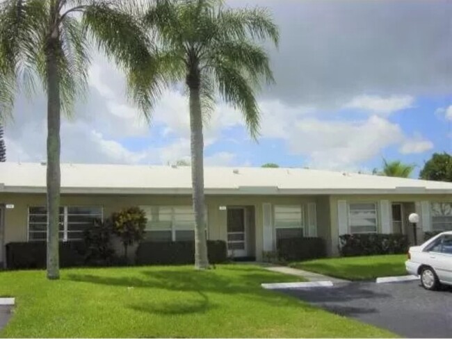 Building Photo - 8732 Bella Vista Dr