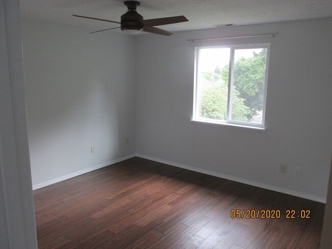 Foto del edificio - Great Location !  Walk Score 82**    3 br 1.5 bth , W/D Included, Garage,  Trex deck** Includes y...