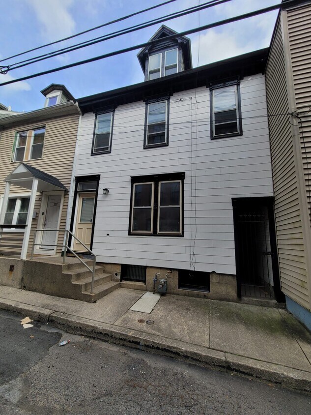 Primary Photo - 205 N Bryan St