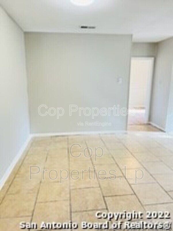 Building Photo - 125 Ada St