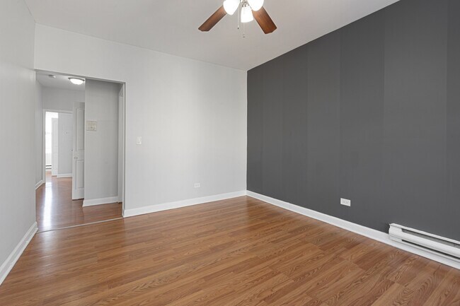Foto del edificio - 3639 W Dickens Ave
