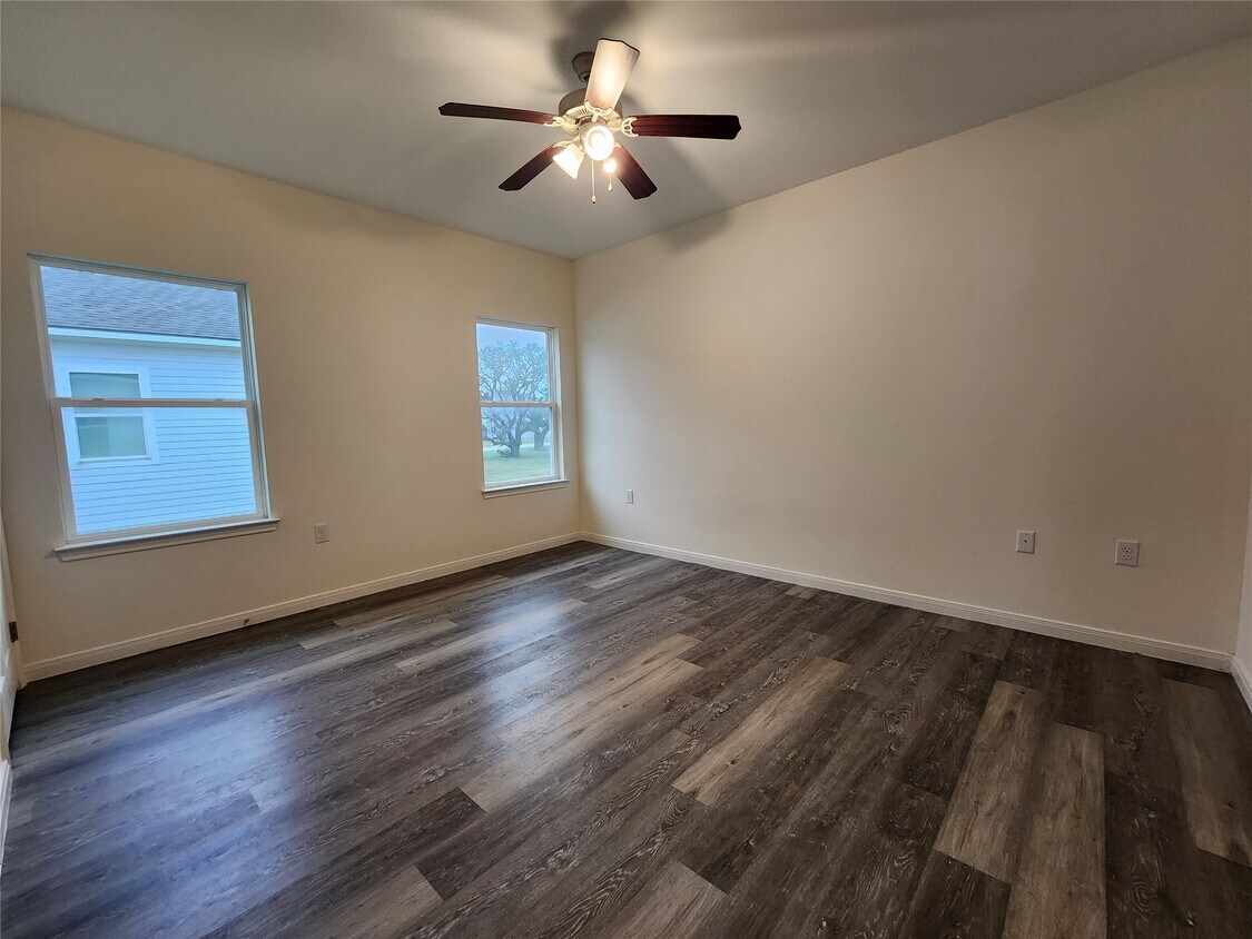 Foto del edificio - 6202 White Oak Dr