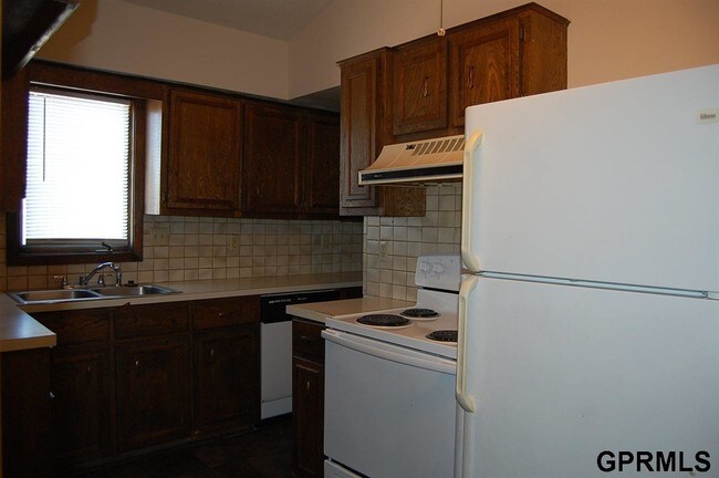 Foto del edificio - 302 1/2 Galvin Rd N