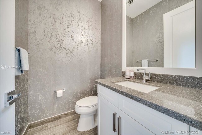 Foto del edificio - 3 br, 2.5 bath House - 645 SW 113th Ln