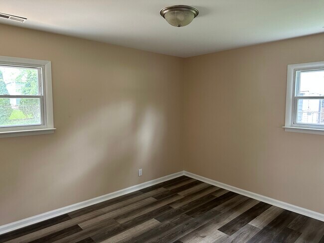 Foto del edificio - 107 S Bartlett Rd