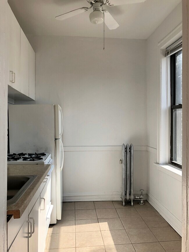 Foto del edificio - 3734 N Pine Grove Ave