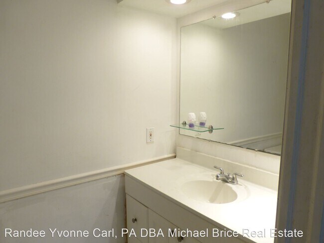 Building Photo - 3 br, 2 bath House - 7990 63rd St N